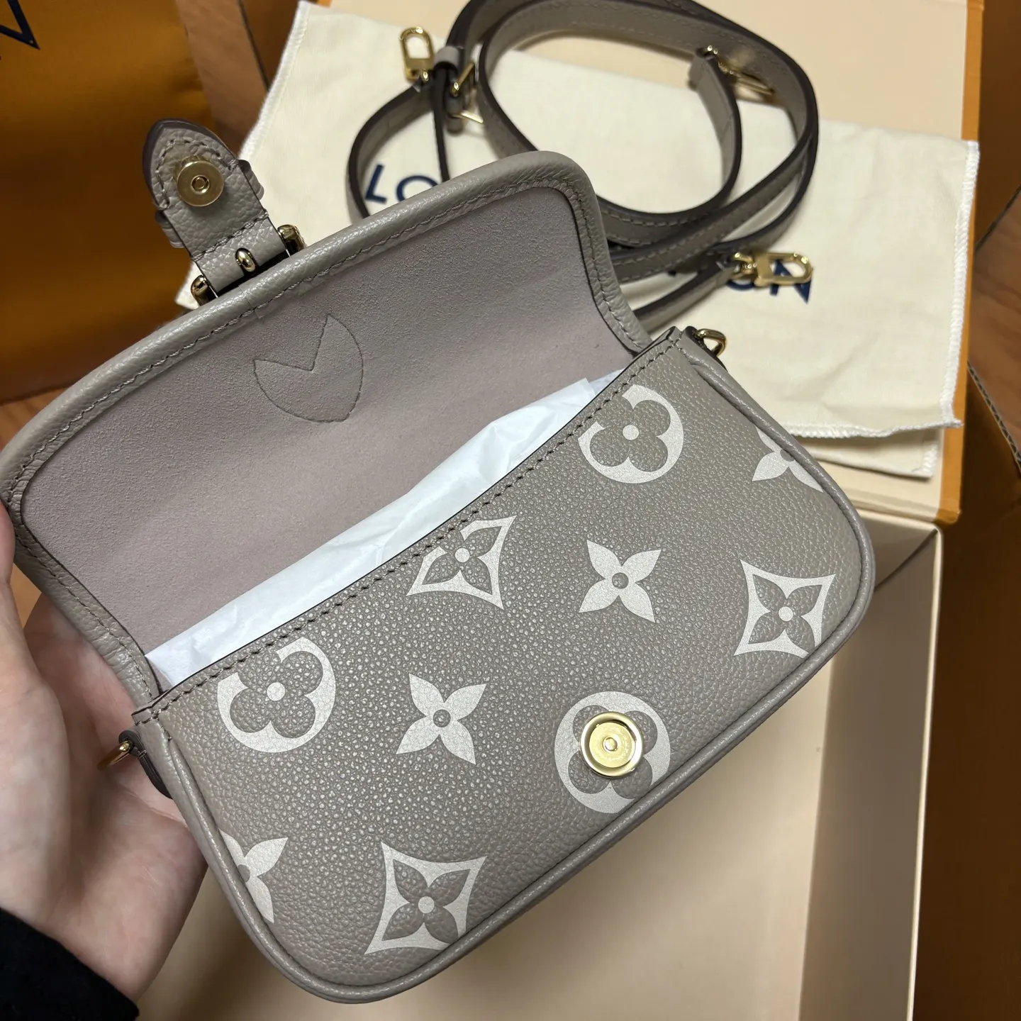 Diane 牛皮 腋下包 復古腋下背款