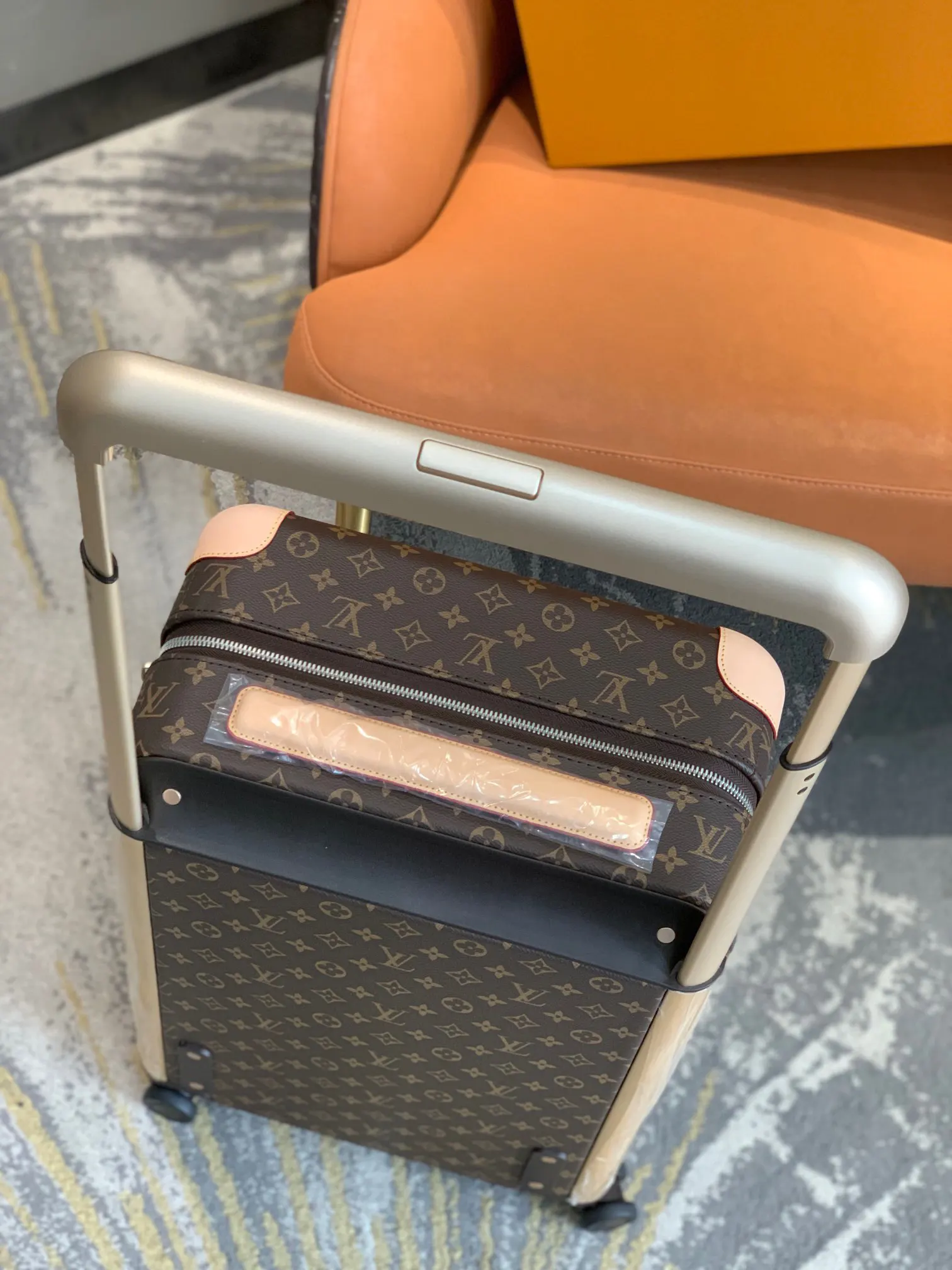 LV 銀色 拉杆真皮包裹 行李箱 旅行拉杆款 輕便出行款