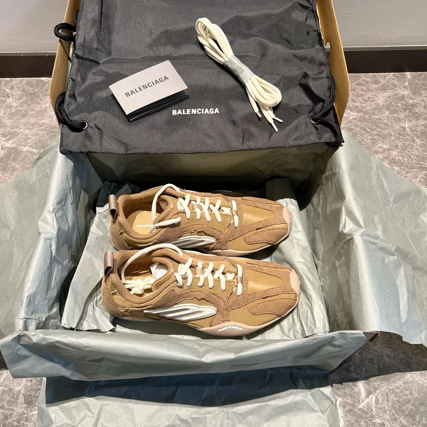 Balenciaga 單肩包 日常搭配