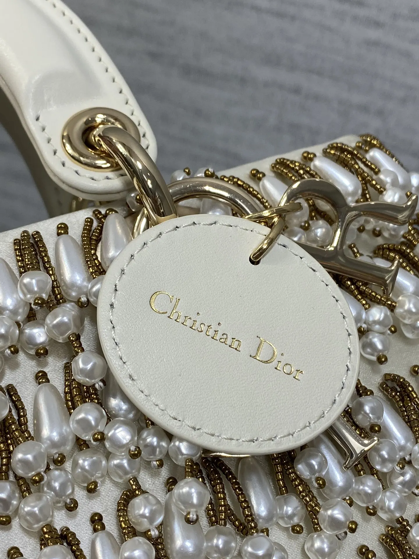 Dior 迷人优雅又气场十足 斜挎手拎也是女人味十足 经典 斜挎包 轻便斜挎款