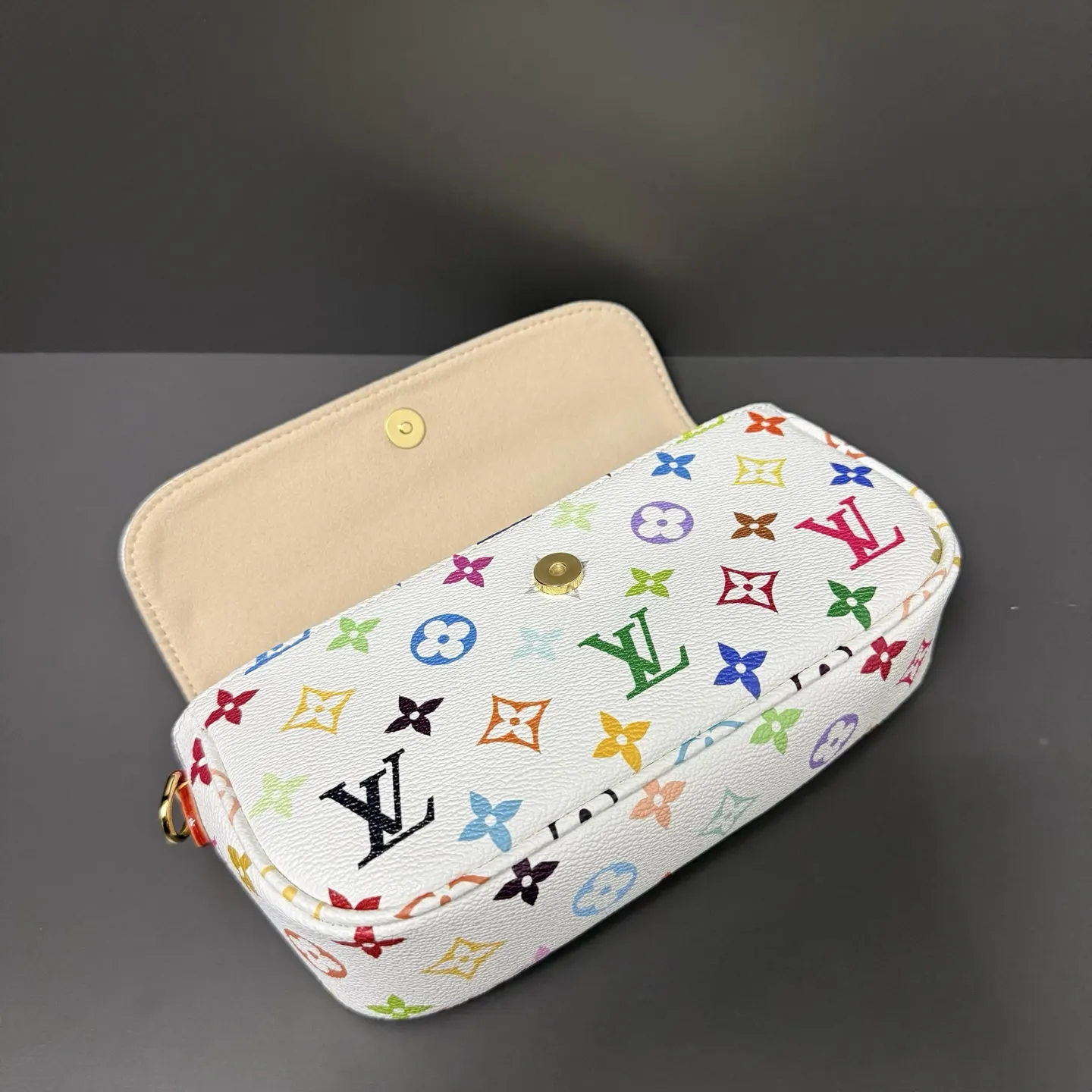 Louis Vuitton Chain Bag Canvas