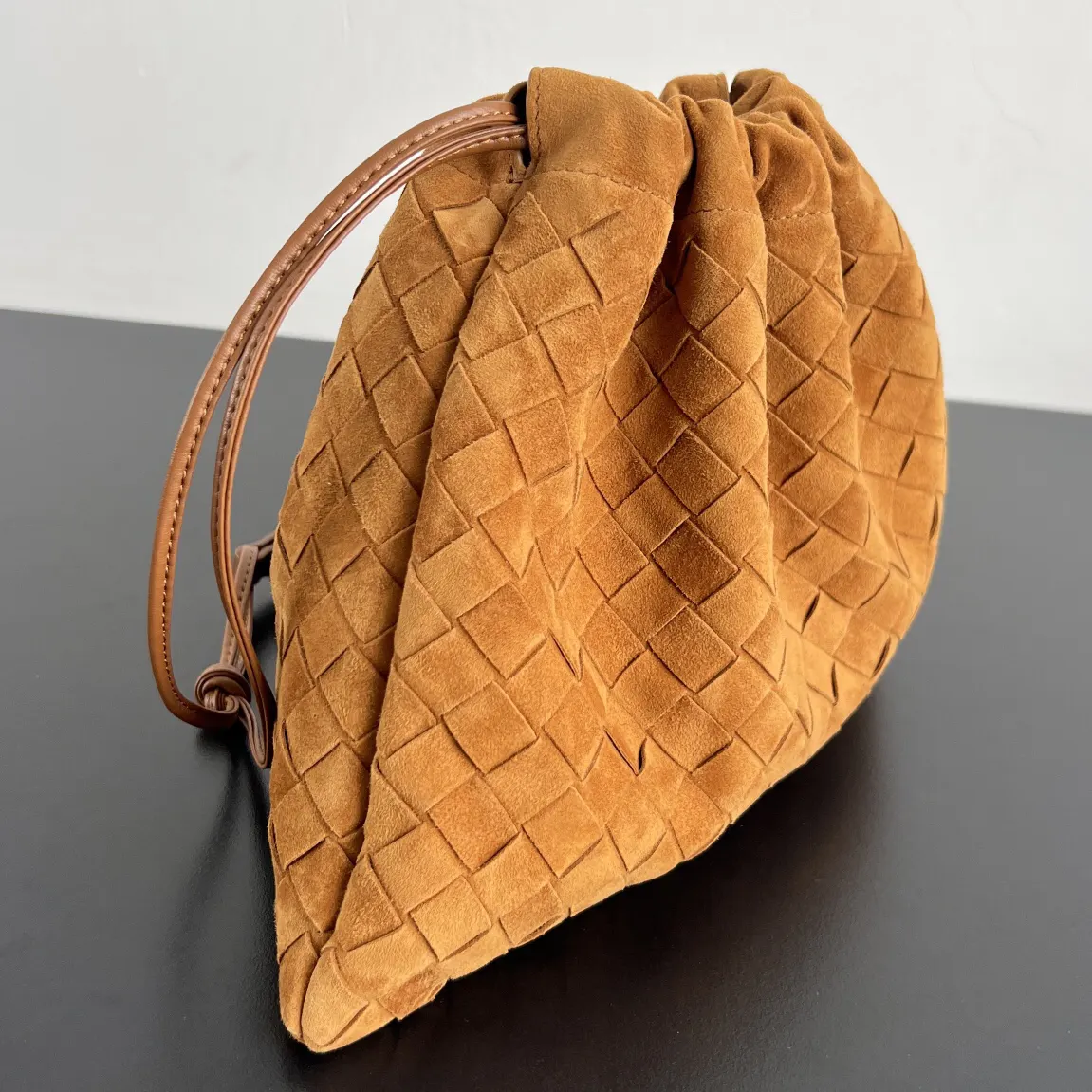Bottega Veneta 牛皮 腋下包 復古腋下背款