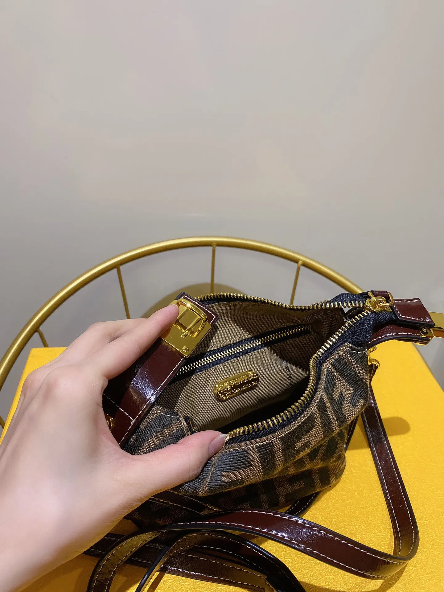 Fendi 老花 出厂价 芬迪 vintage mi 化妆包 便携收纳款