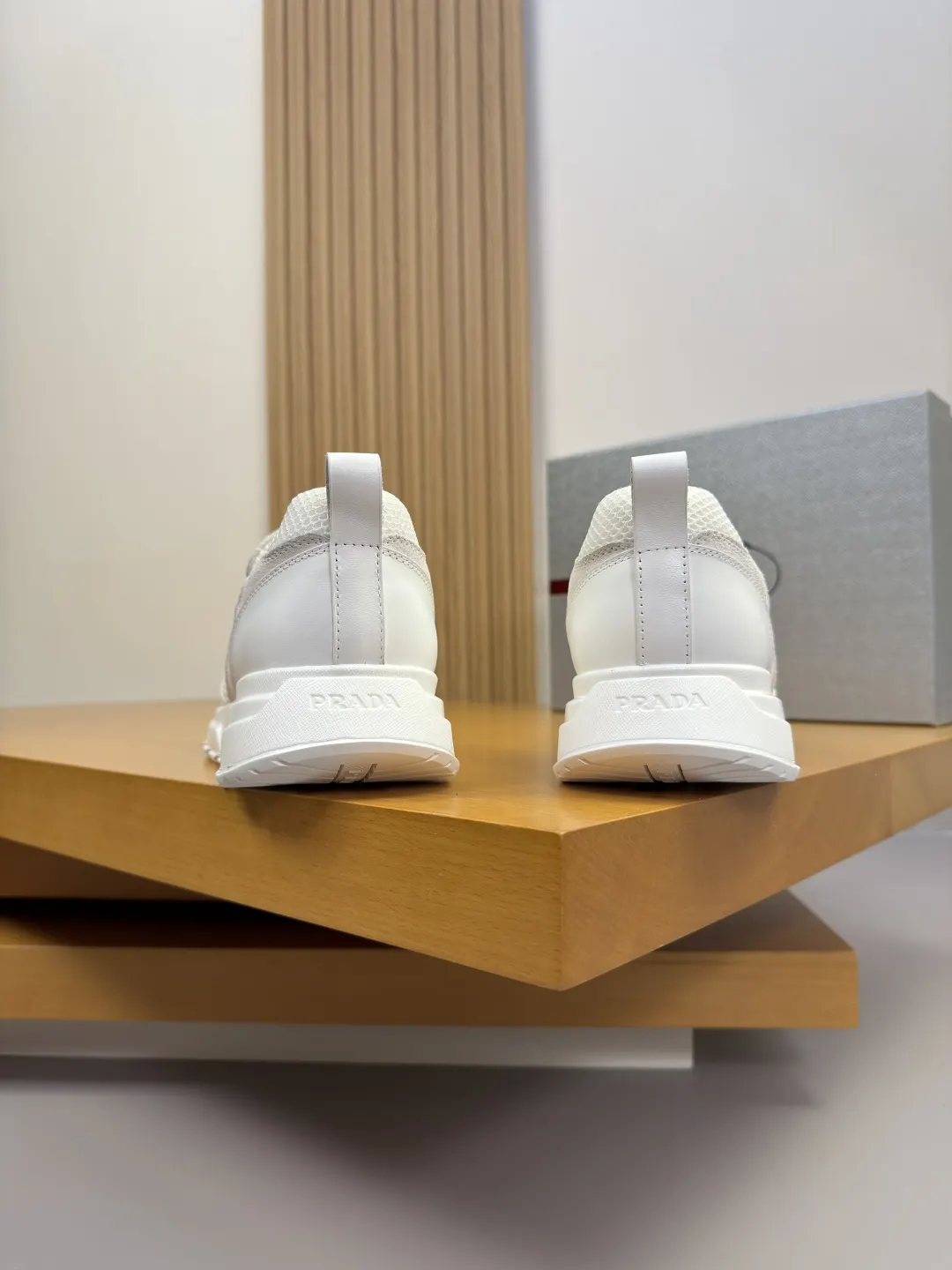 PRADA 牛皮 帆布 Logo 运动鞋 休闲运动款