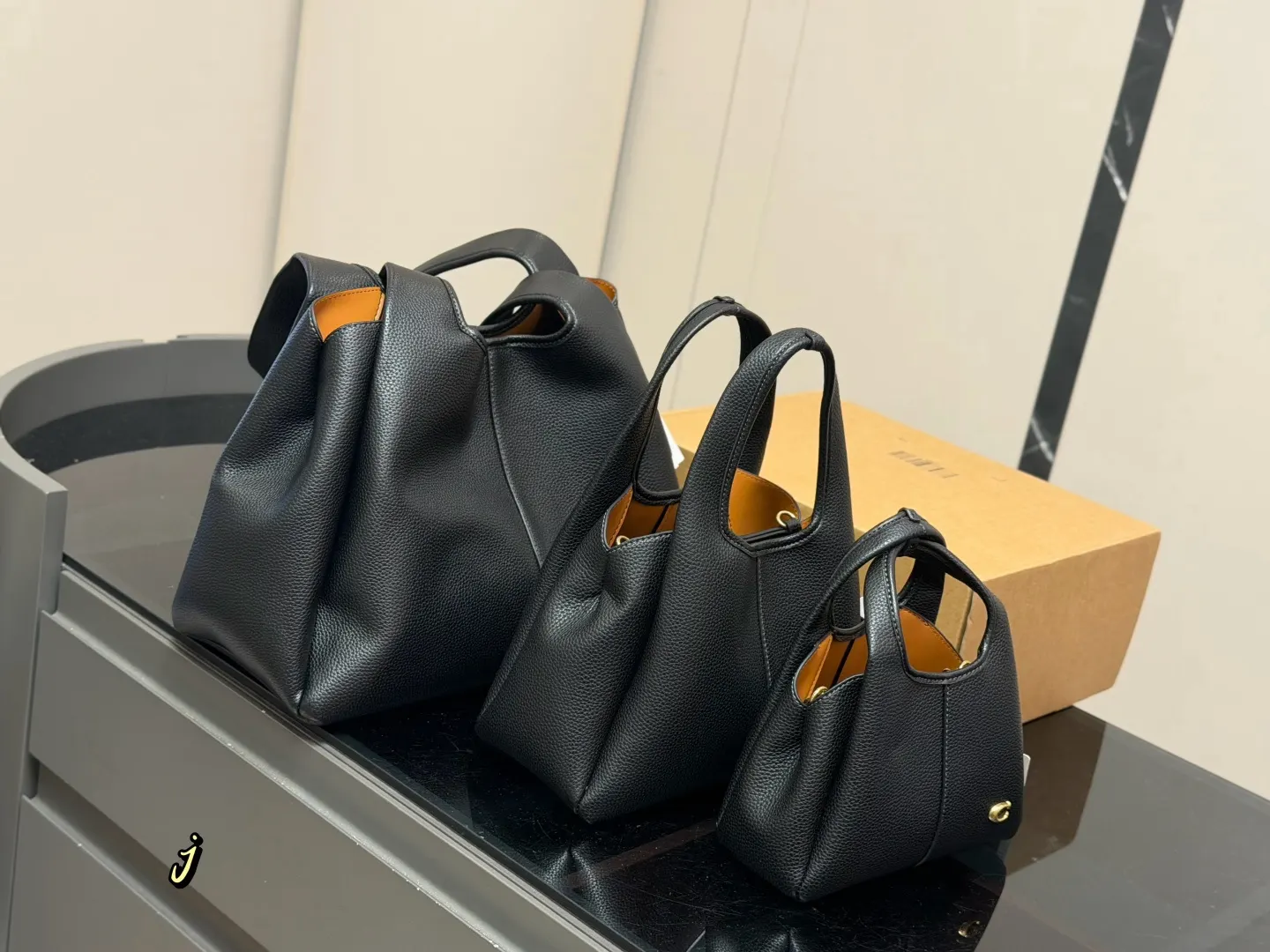 Coach 牛皮 托特包 大容量托特款
