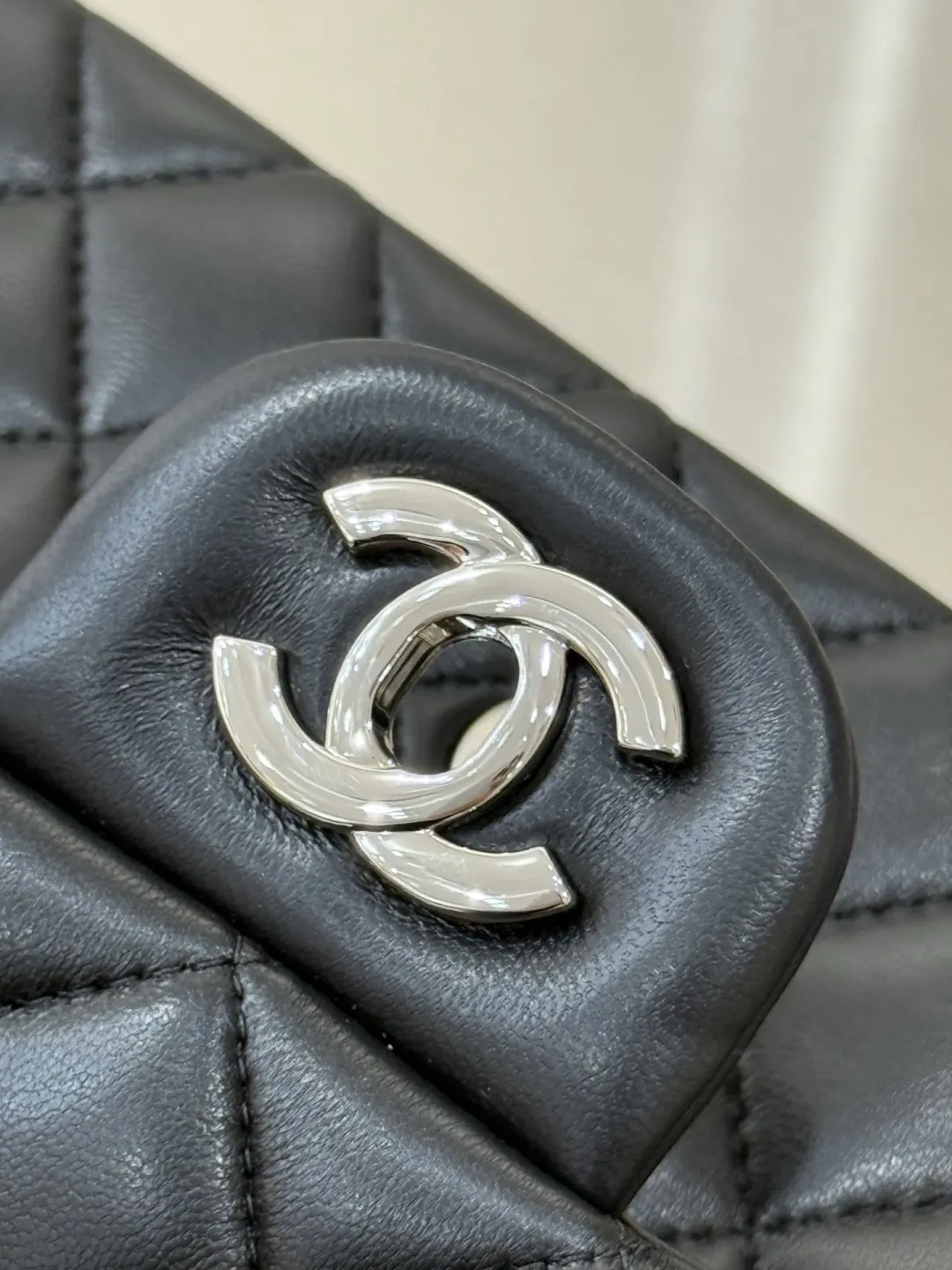 Audemars Piguet 黑色 羊皮 鏈條包 精致鏈條款(數字9) Audemars Piguet 黑色 羊皮 鏈條包 精致鏈條款(數字9)