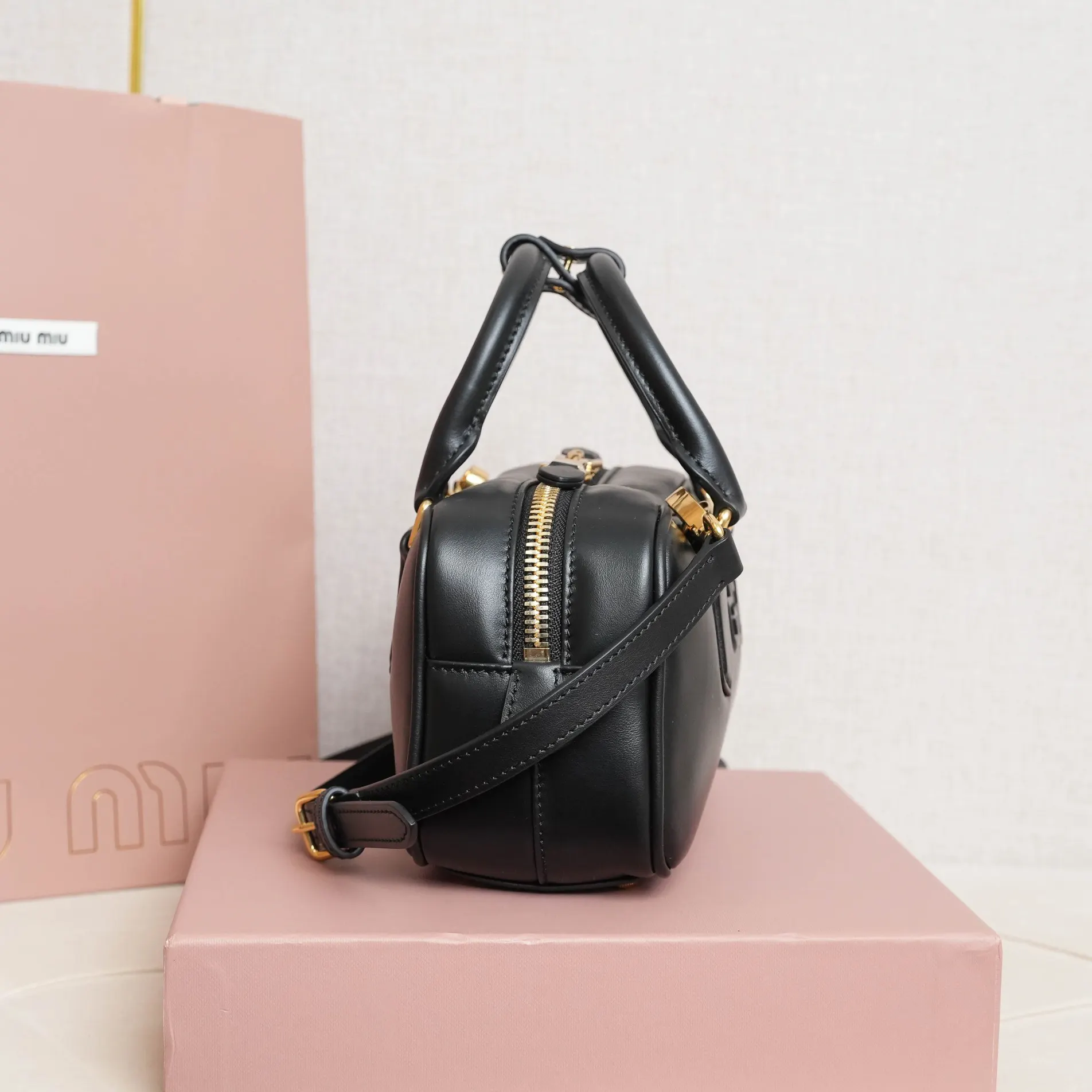 Miu 小牛皮 斜背包 輕便斜挎款