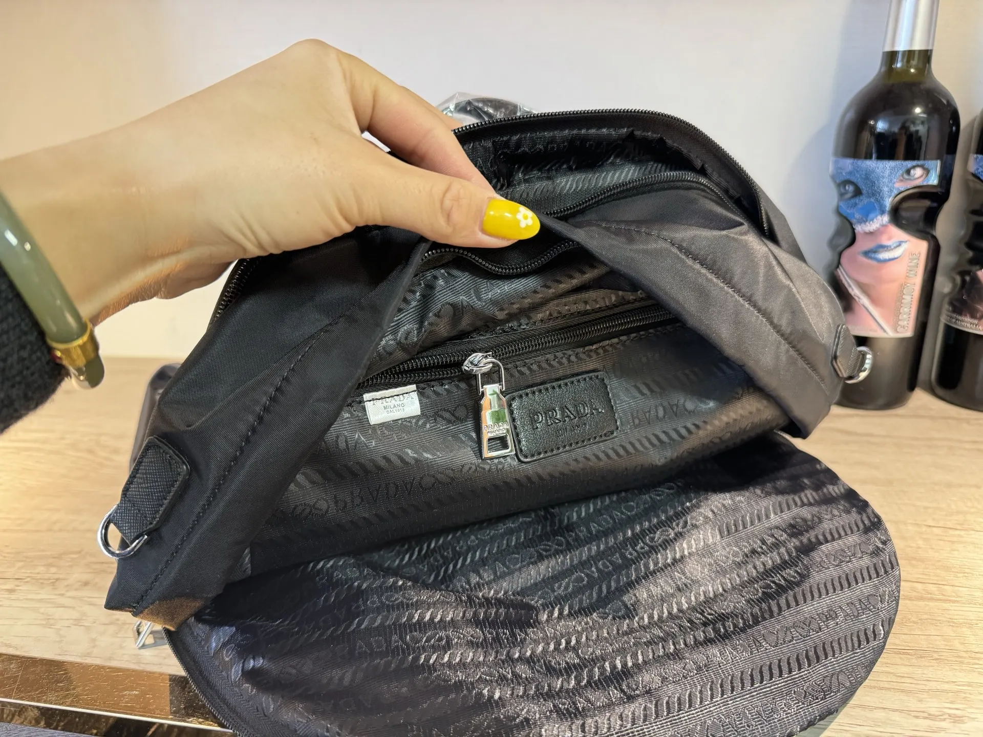 Prada 经典款之一 潮男必备单品 潮牌系列双肩包 开 实用双肩款