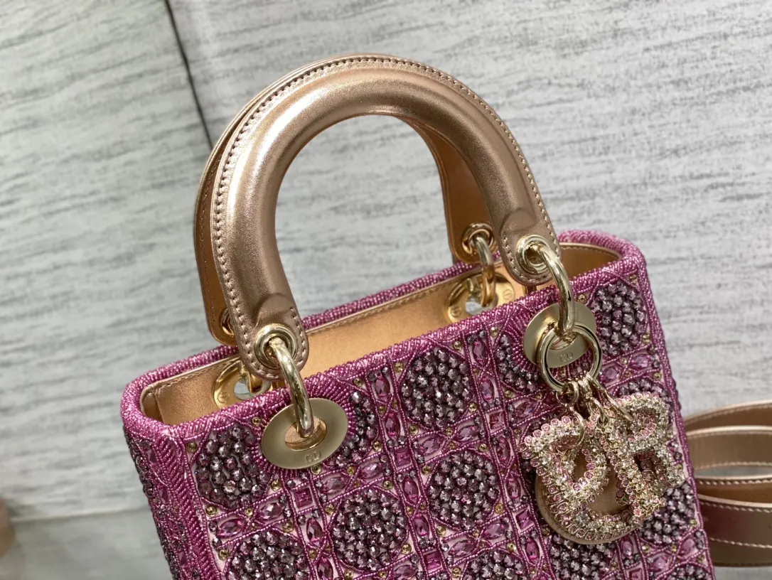 Dior 迷人优雅又气场十足 斜挎手拎也是女人味十足 經典 斜背包 輕便斜挎款
