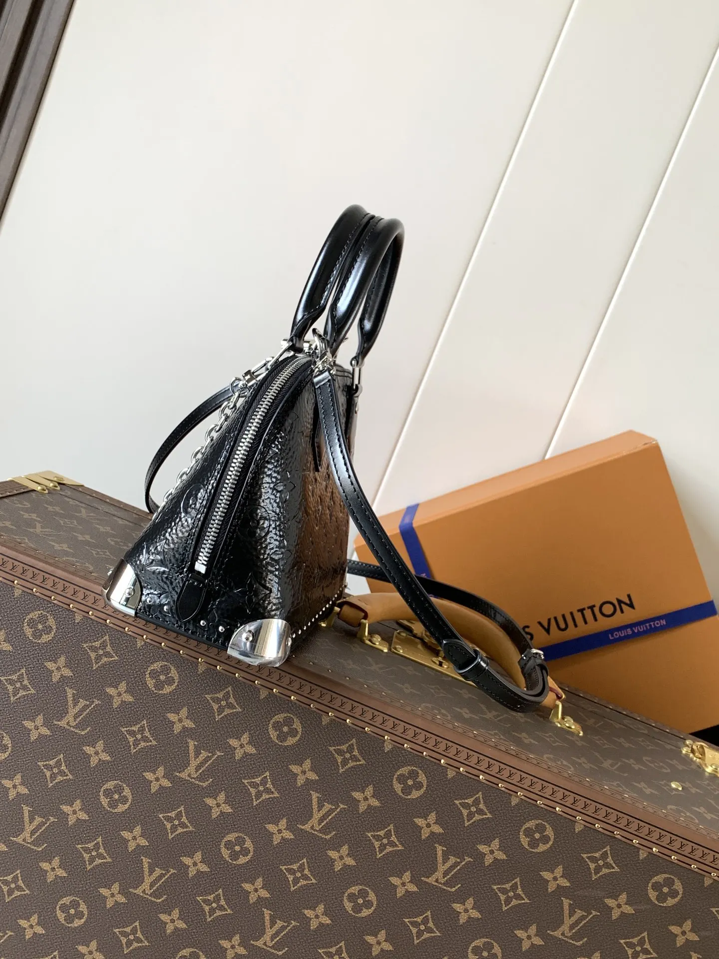 LV Alma 黑色壓紋貝殼包 手提斜挎款(數字11) LV Alma 黑色壓紋貝殼包 手提斜挎款(數字11)