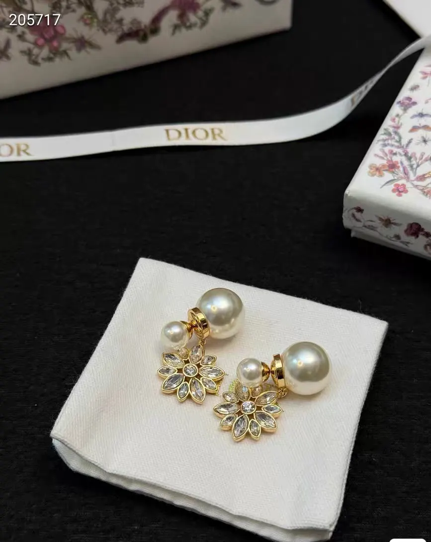 Dior 金色CD星芒珍珠吊坠耳环 精致配饰款