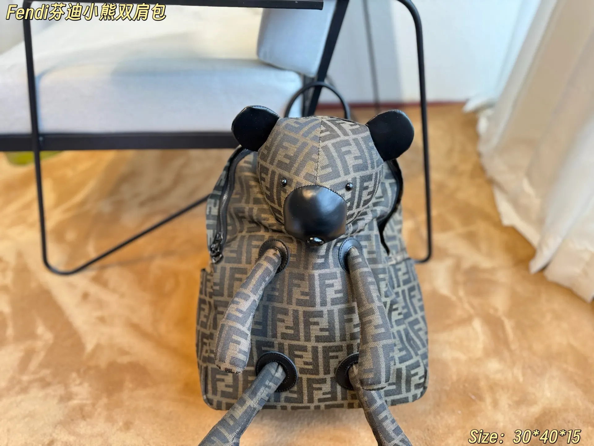 Fendi 芬迪小熊雙肩包 可可爱爱的小熊玩偶公仔 雙肩功能强大 实用雙肩款
