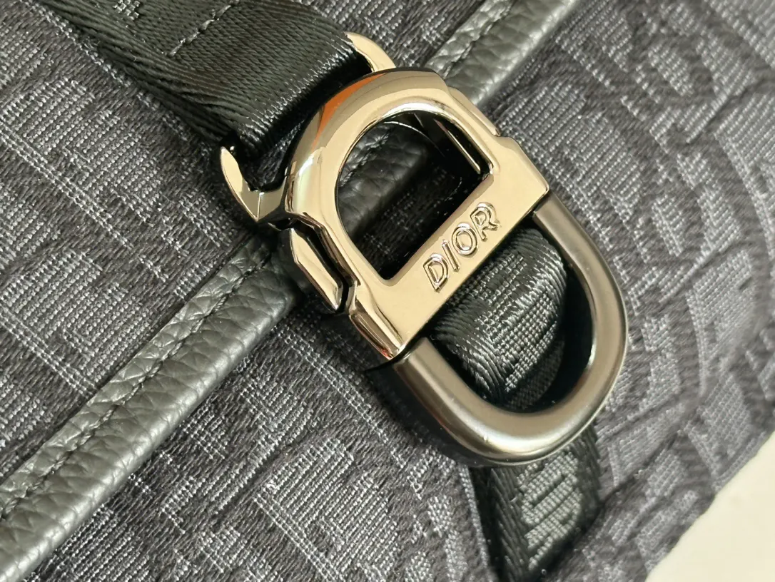 黑色 牛皮 腰包是二零二五春季 时尚实用 休闲腰包款