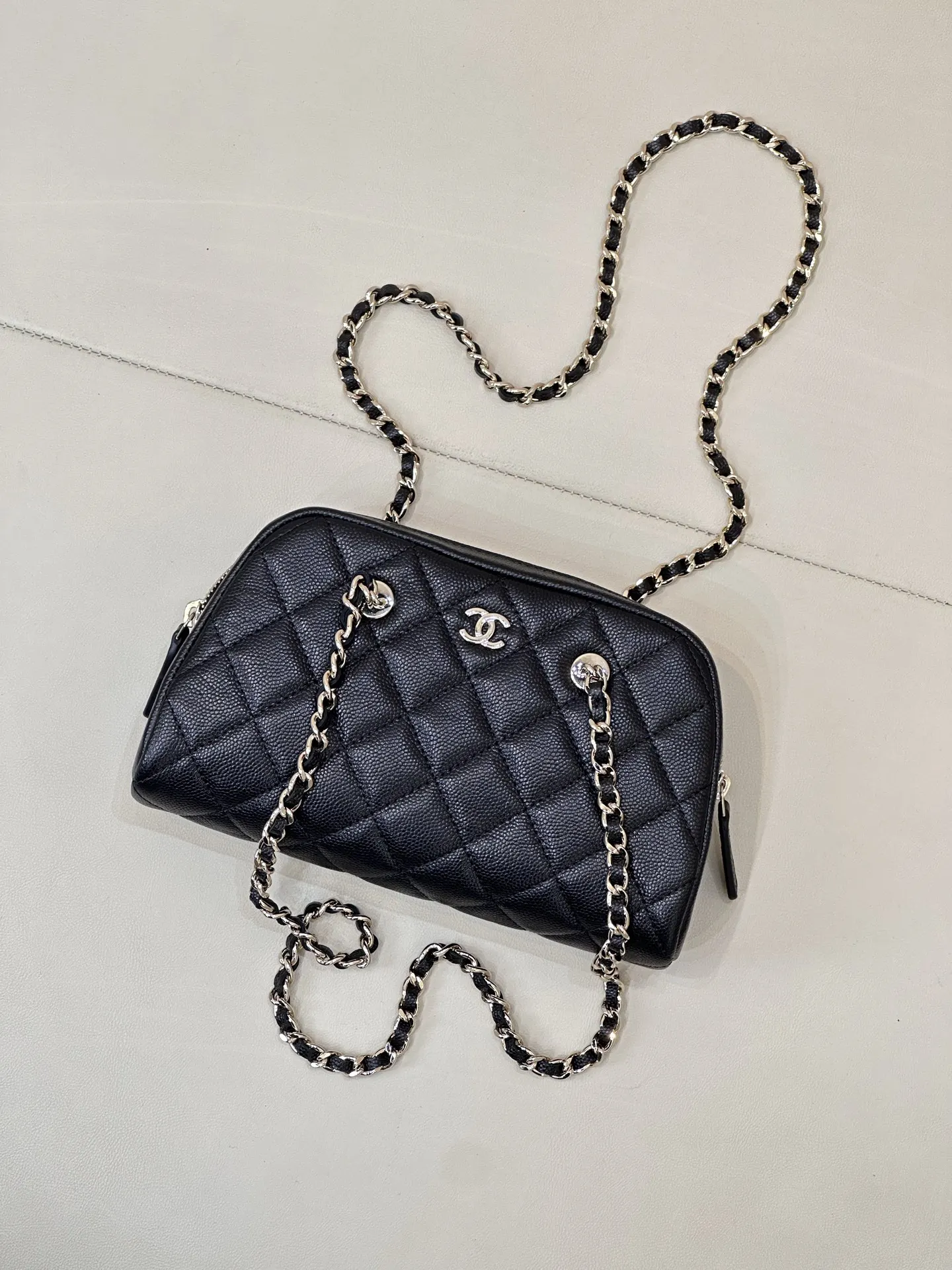 Chanel Cowhide Bag Chain Shoulder and Crossbody Wear Image 2 Chanel Cowhide Bag Chain Shoulder and Crossbody Wear Image 2