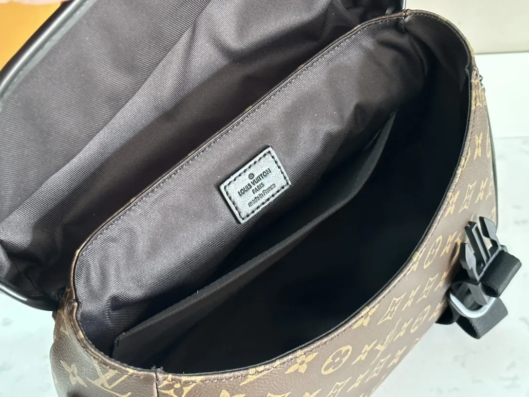 LV 牛皮 开发 全钢五金 本款 Trail 邮差包向品牌 收纳包 旅行收纳款