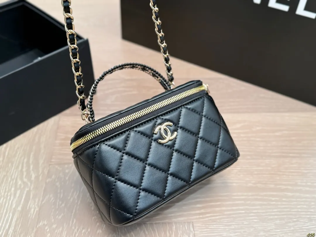 CHANEL 羊皮 羊皮纹 手柄化妝盒 那么好看 那么 斜背包 輕便斜挎款
