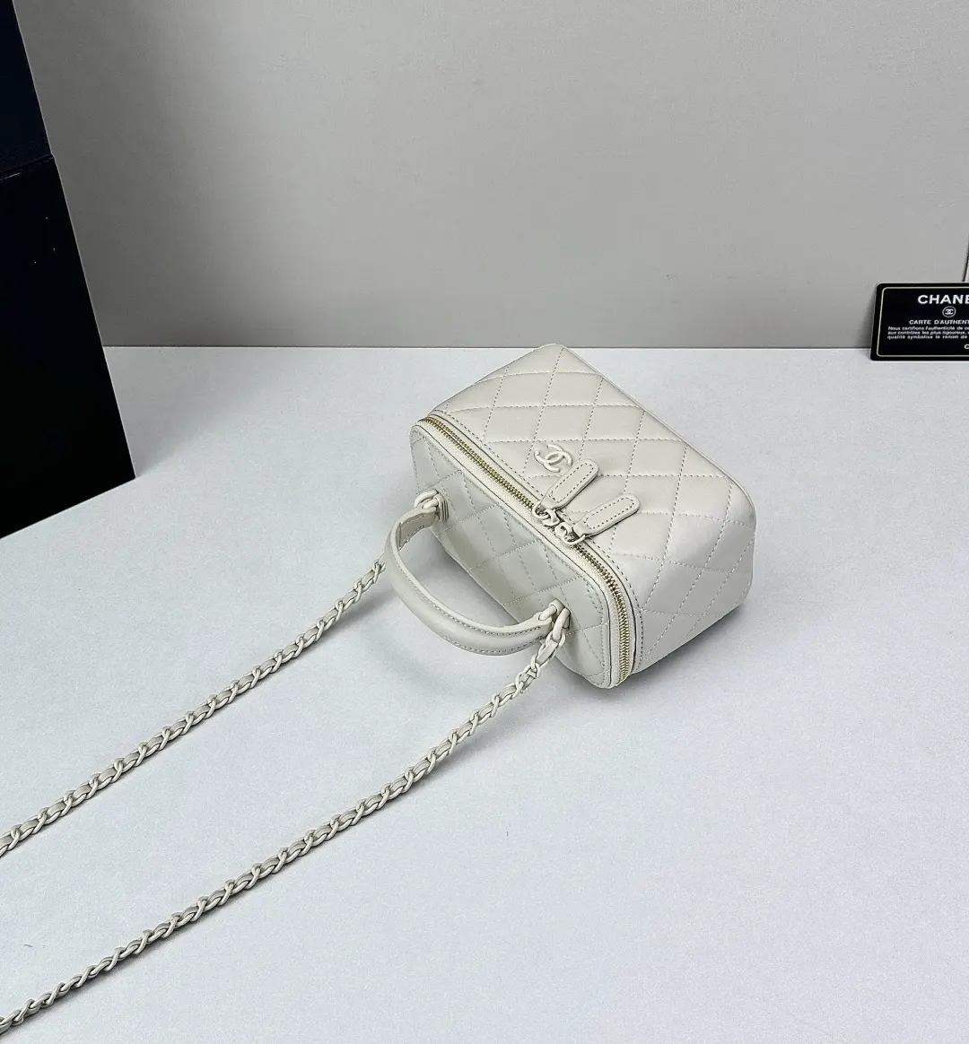 CHANEL 手柄长方盒 包真的太太太精致啦 包身 斜背包 輕便斜挎款(數字9) CHANEL 手柄长方盒 包真的太太太精致啦 包身 斜背包 輕便斜挎款(數字9)