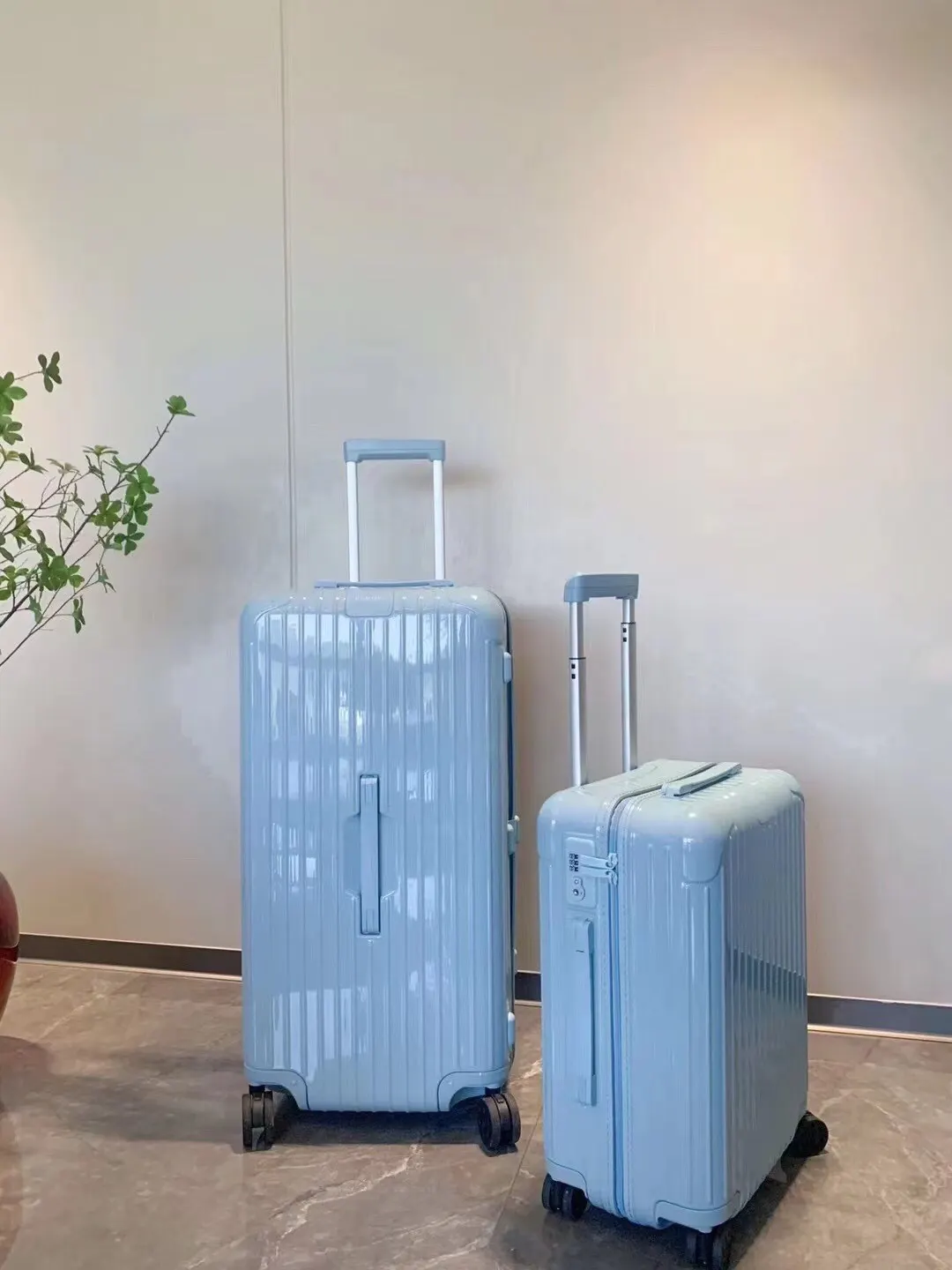 黑色 白色 RIMOWA 日默瓦Essential 系列旅 行李箱 旅行拉杆款 輕便出行款