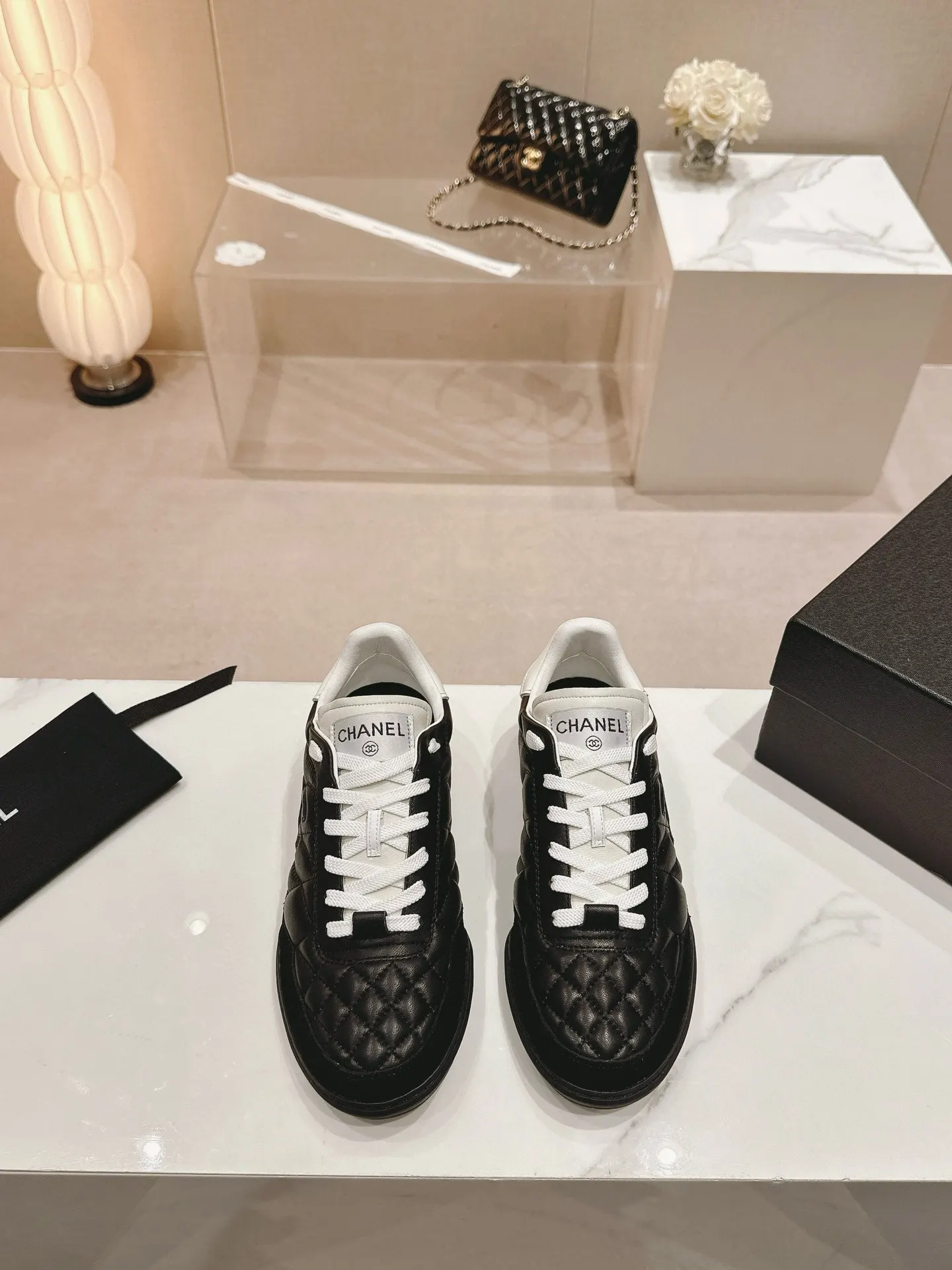 CHANEL 黑白拼色羊皮休闲鞋 厚底低帮款