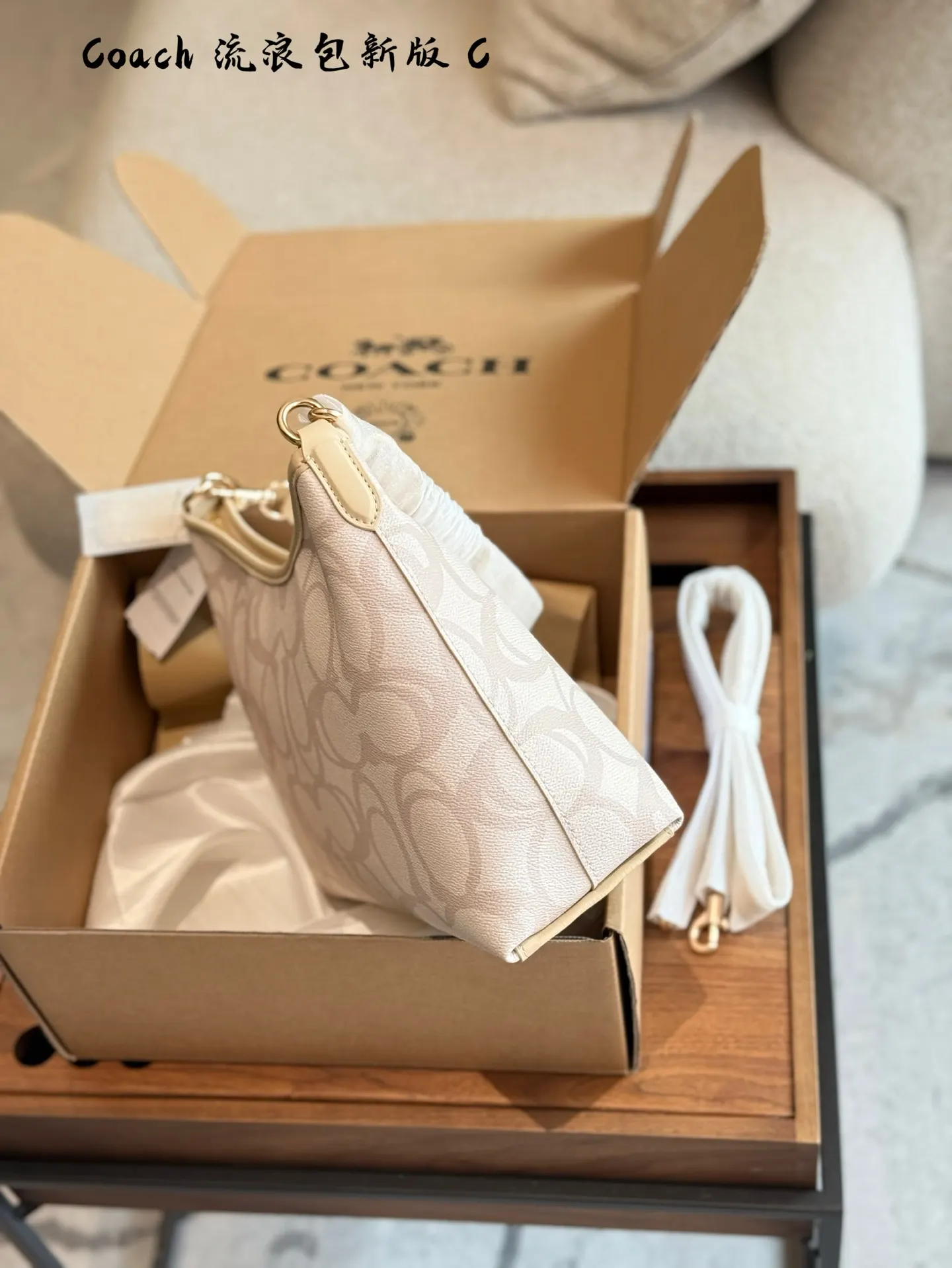 Coach 老花 新版 色来喽 全新 色的老花更加优雅大气 斜背包 輕便斜挎款