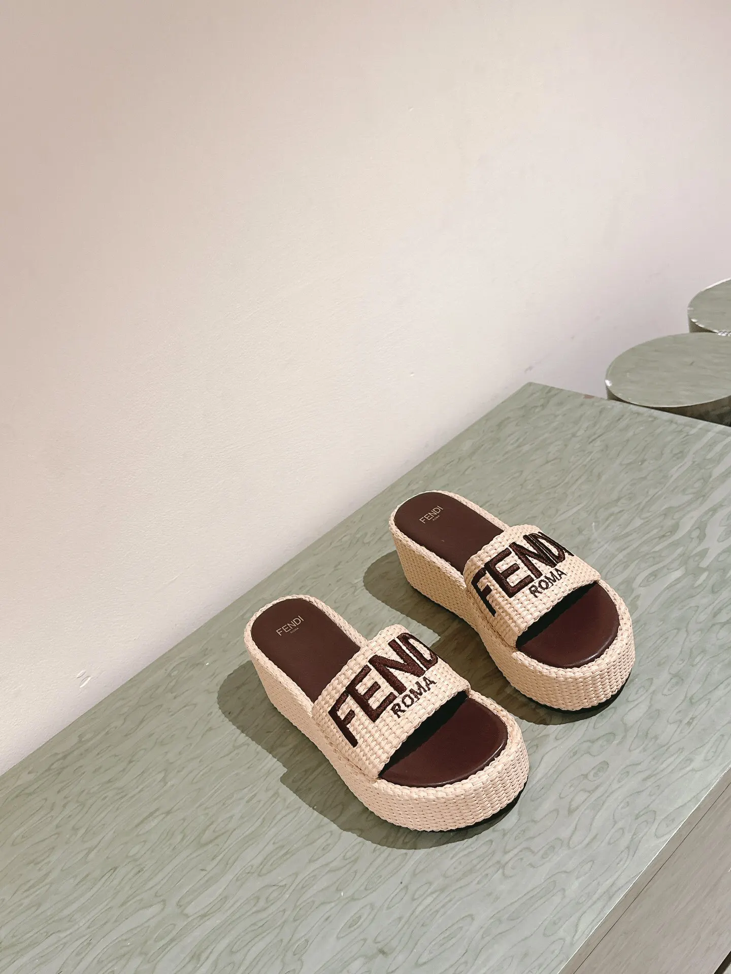 Fendi 厚底 拖鞋 轻便舒適款(數字7) Fendi 厚底 拖鞋 轻便舒適款(數字7)