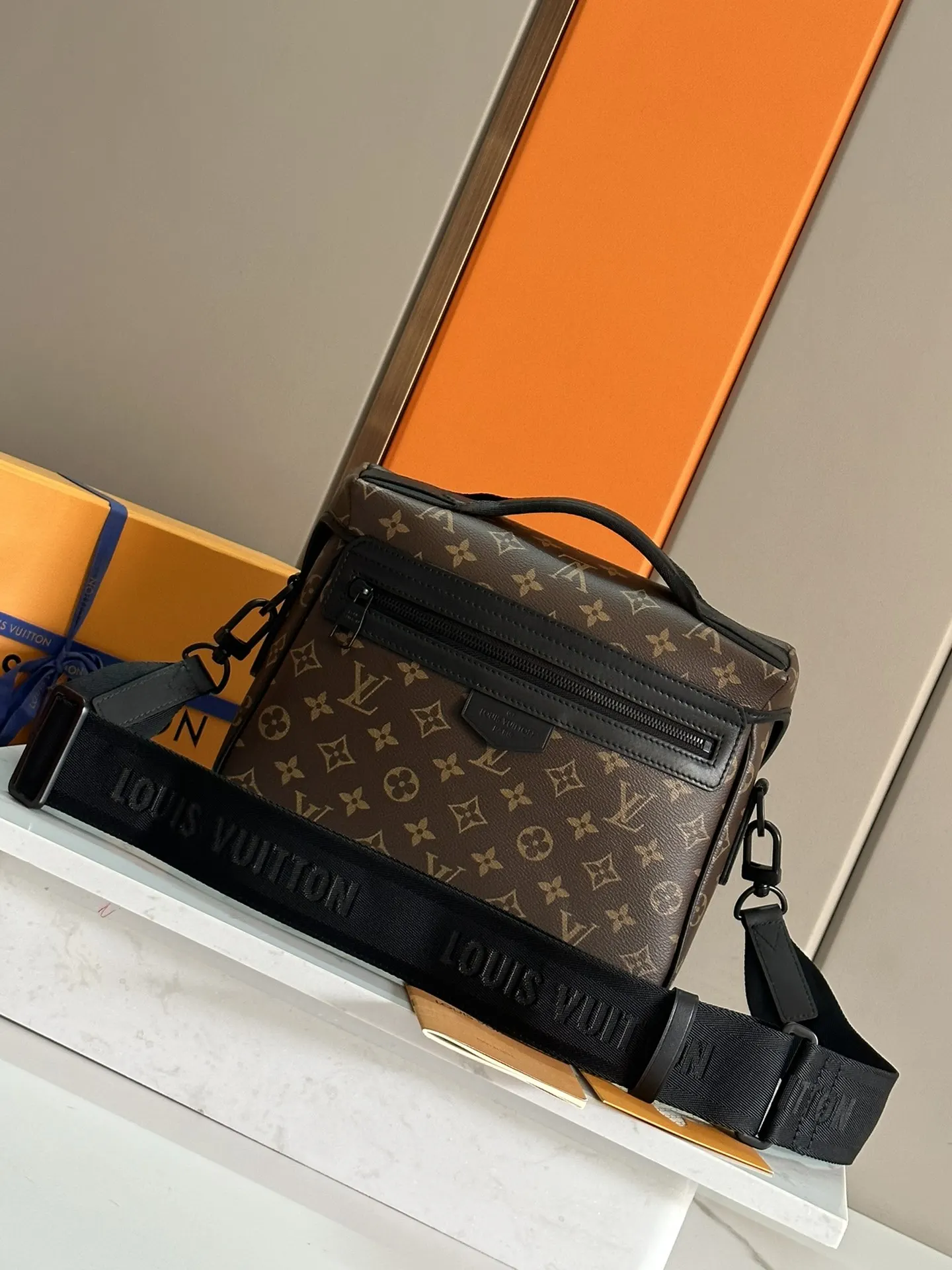 LV 牛皮 开发 全钢五金 本款 Trail 邮差包向品牌 收纳包 旅行收纳款