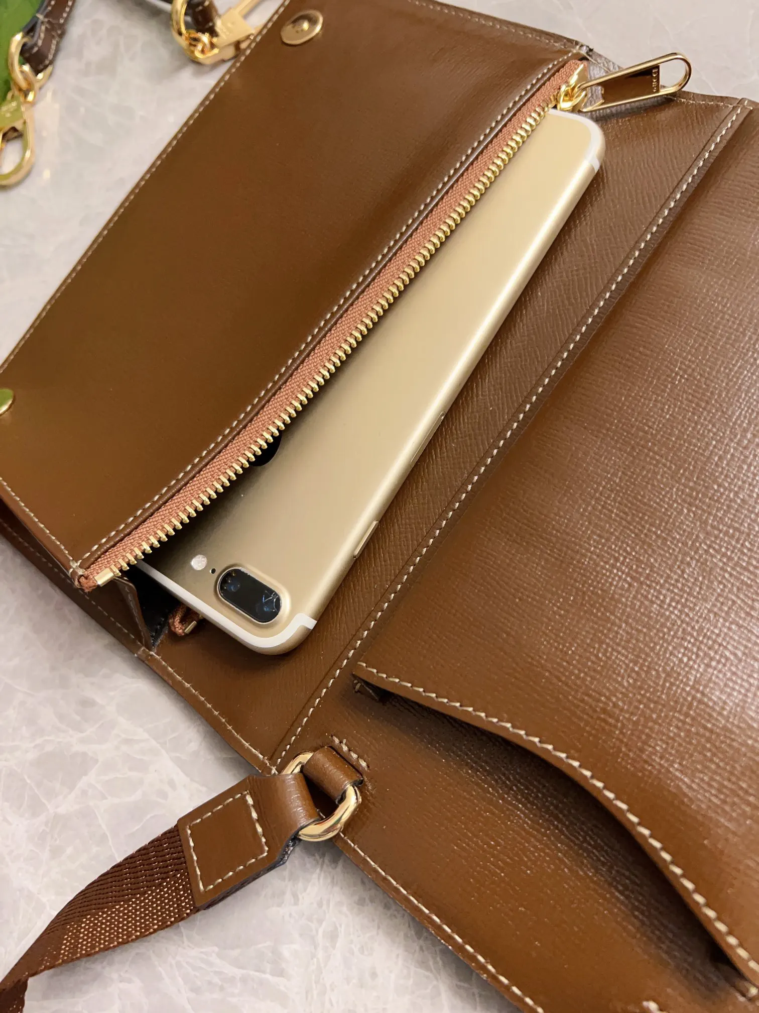 Gucci 牛皮 時尚单品 手拿包 精致手拿款