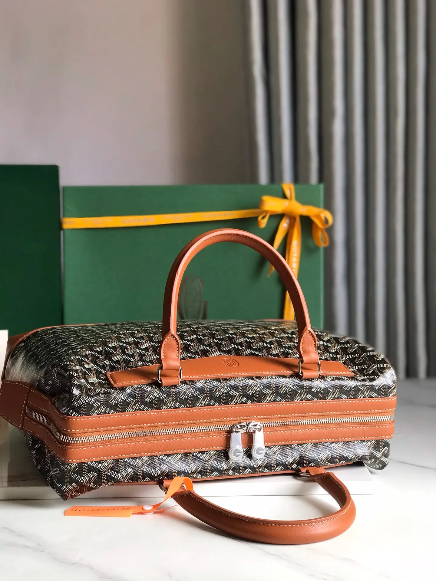 Goyard Cisalpin公文包秉承了Cisalpin背包的 双肩包 实用双肩款