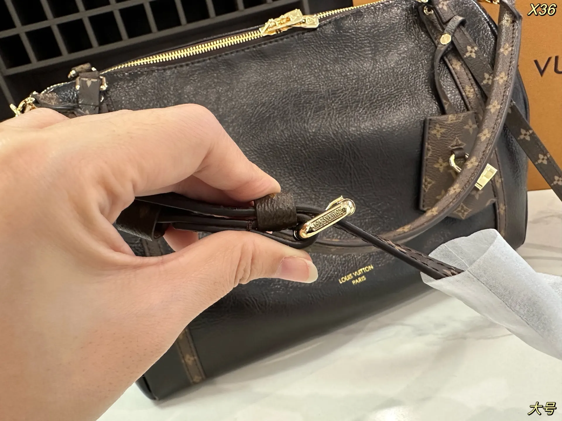 LV 斜挎包 轻便斜挎款