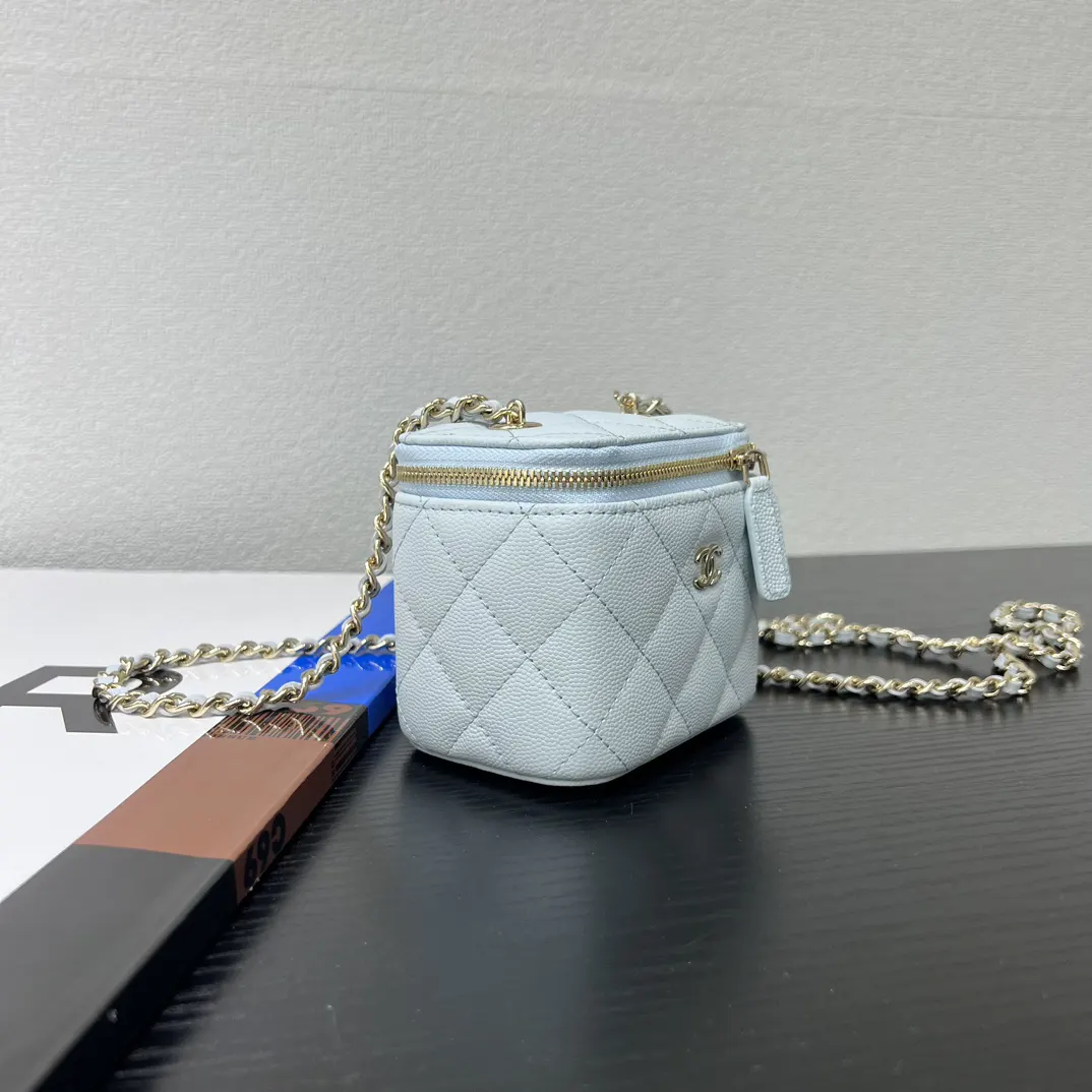 CHANEL 棕色鱼子酱牛皮翻盖链条包 金扣款