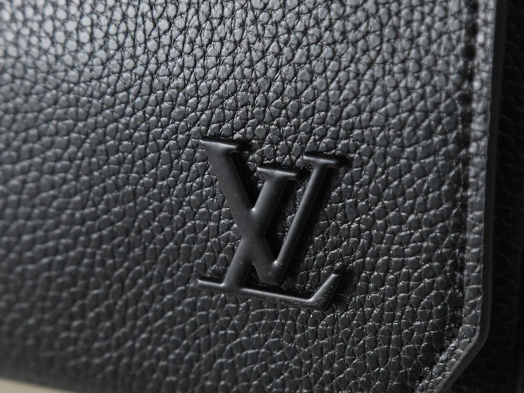 Louis Vuitton Shoulder Bag Leather