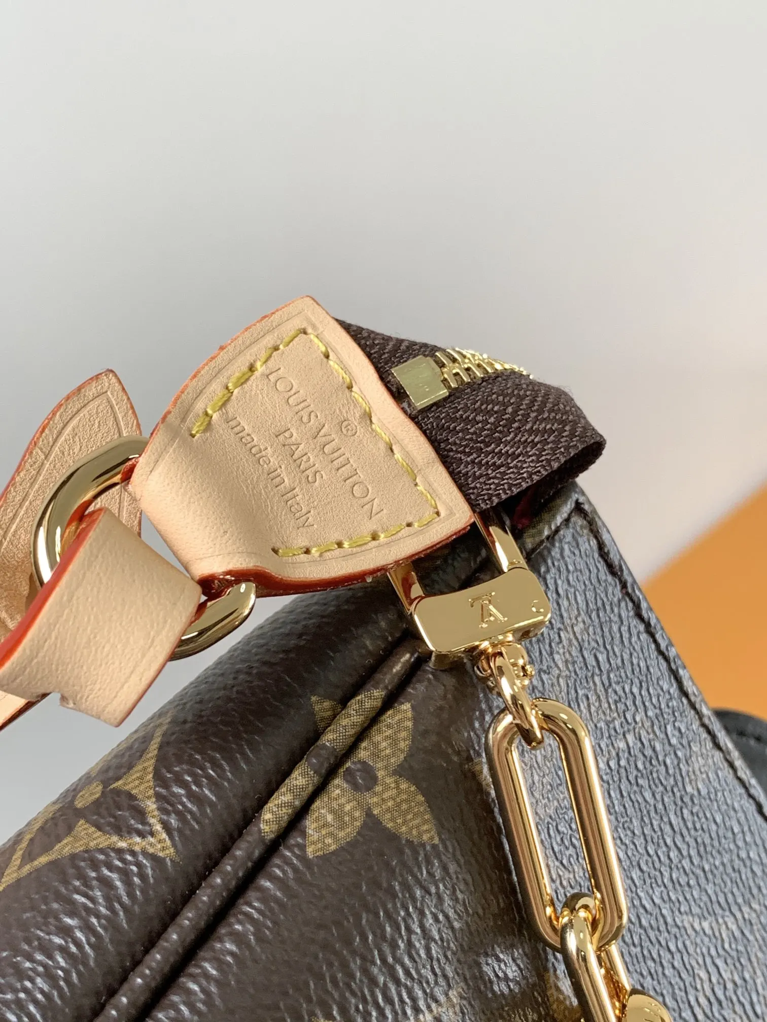 LV 牛皮 公仔 白彩 鏈條包 精致鏈條款