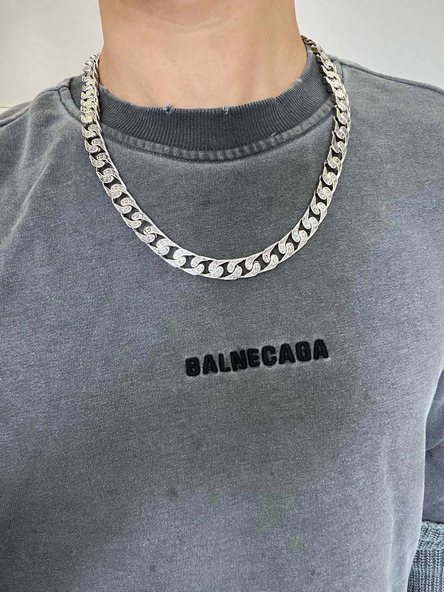 Balenciaga 项链 精致搭配