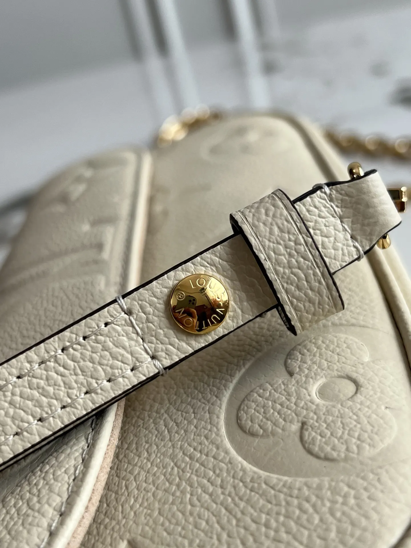 Louis Vuitton M82210 白色 Monogram 链条包