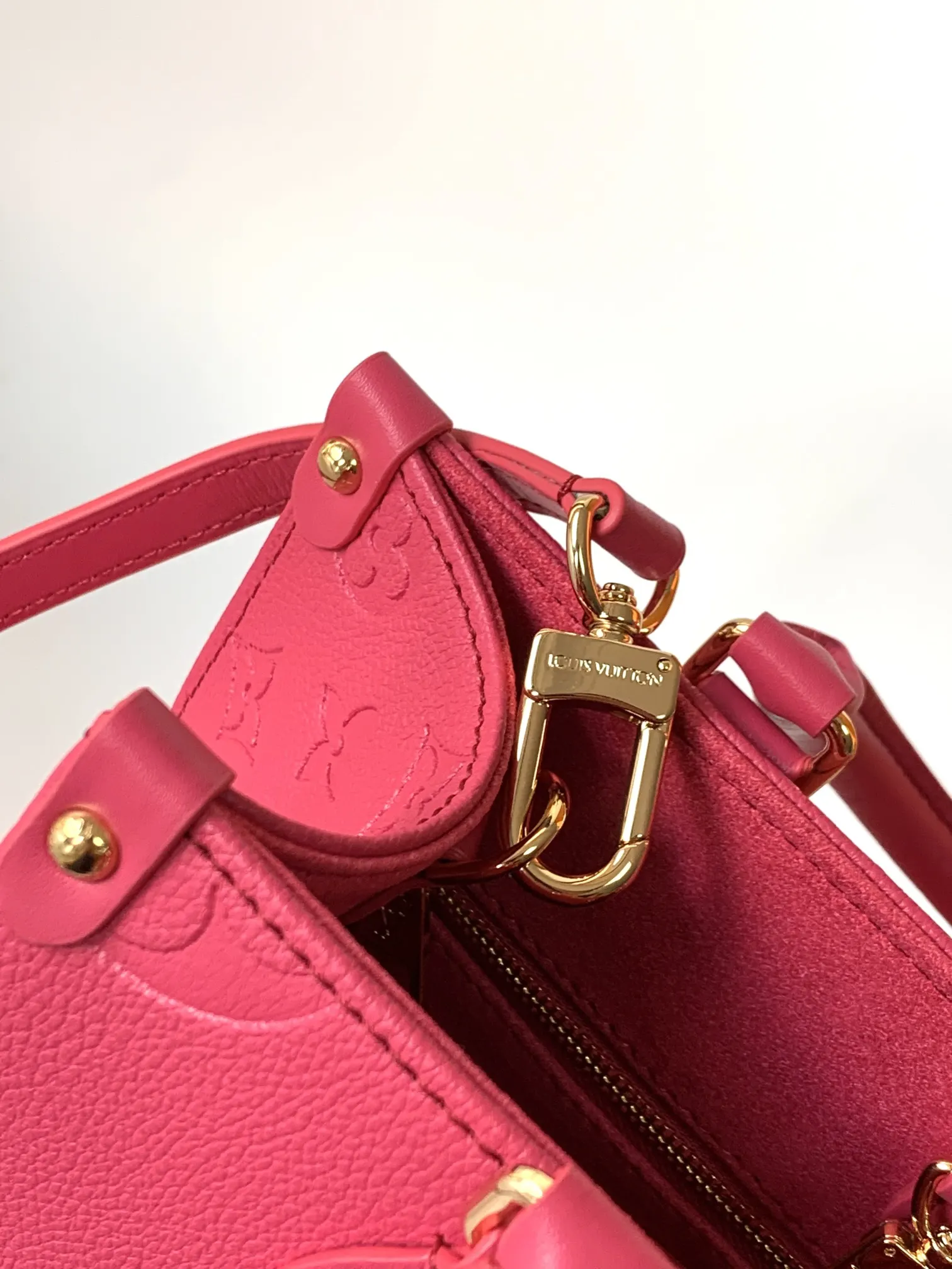 LV Onthego 桃红压纹托特包 亮色通勤款｜ORBUYBAG 岚奢包高端时尚精品