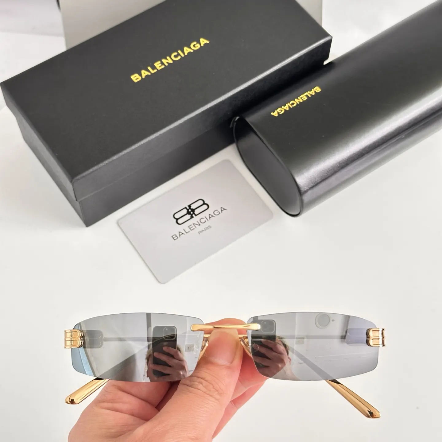 Balenciaga BB0488S 太阳镜 精致搭配