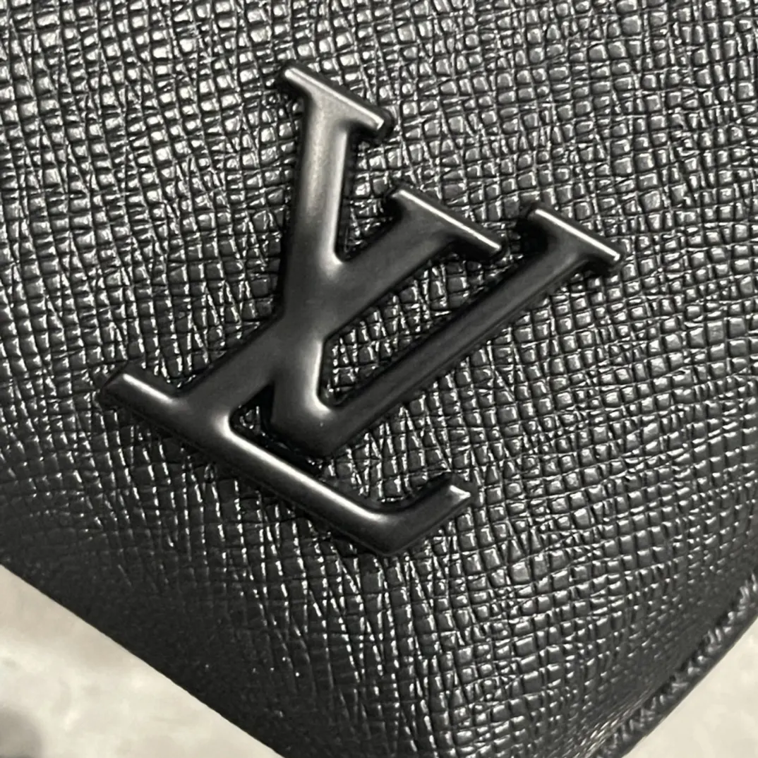 LV messenger bag Image 5 LV messenger bag Image 5