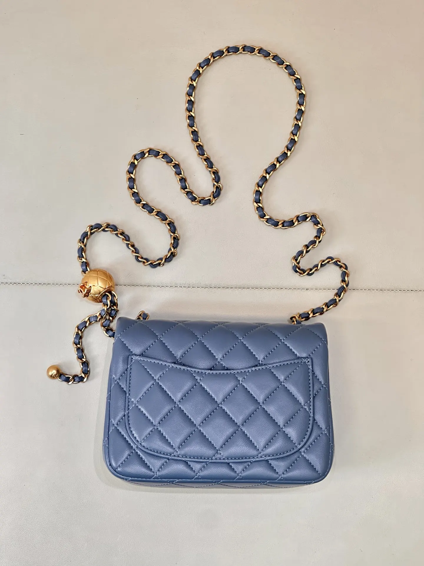 CHANEL 蓝色牛皮迷你链条包 单肩斜挎款
