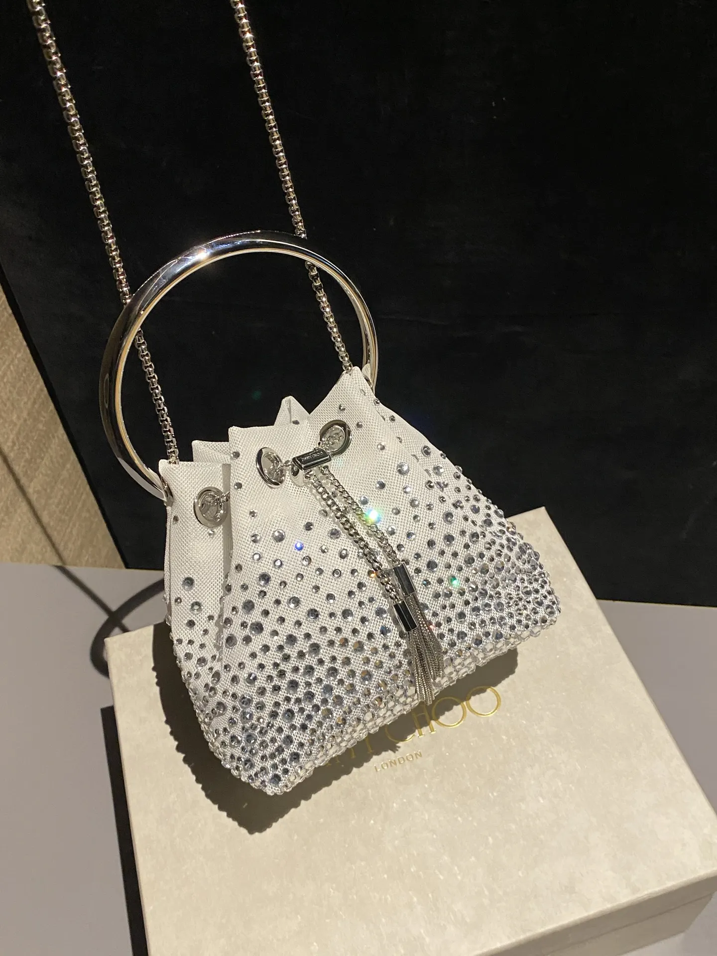 白色 Jimmy Choo 水桶包 休闲水桶款