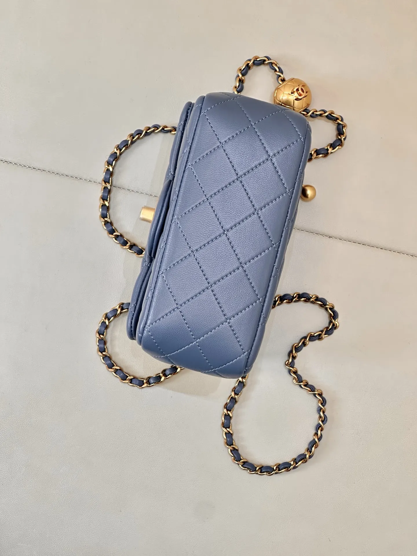 CHANEL 蓝色牛皮迷你链条包 单肩斜挎款