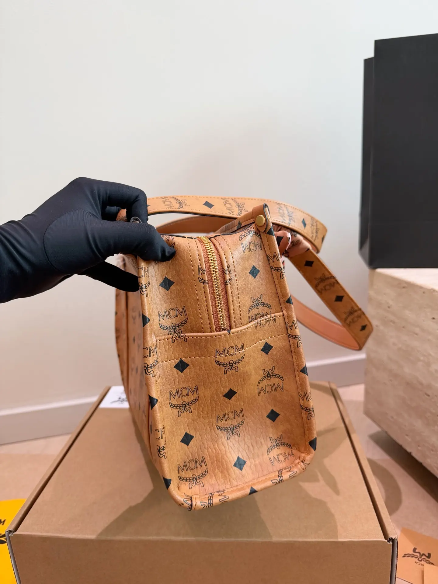 老花 帆布 包身有前置外袋 方便随手取用小物件 托特包 大容量托特款