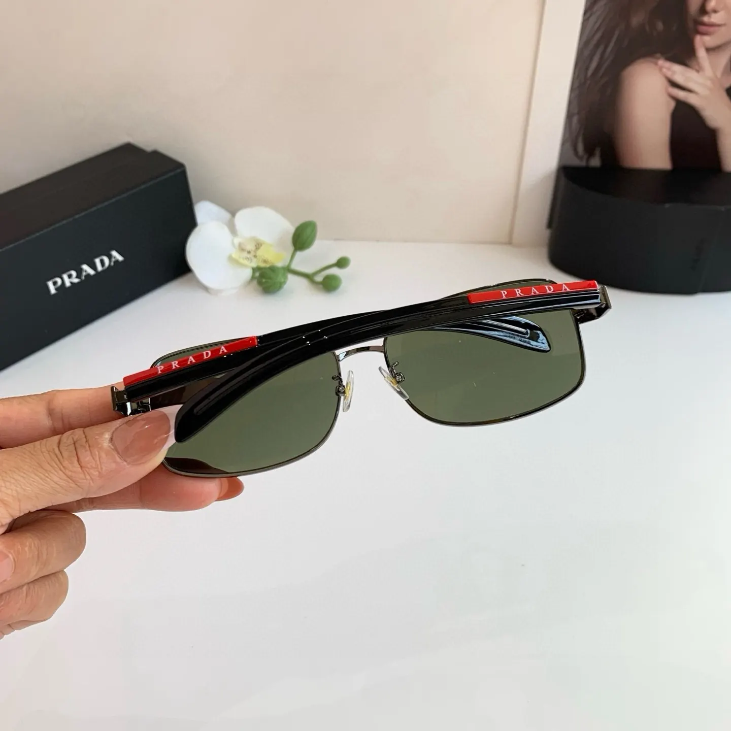 PRADA 太阳眼镜 时尚遮阳款