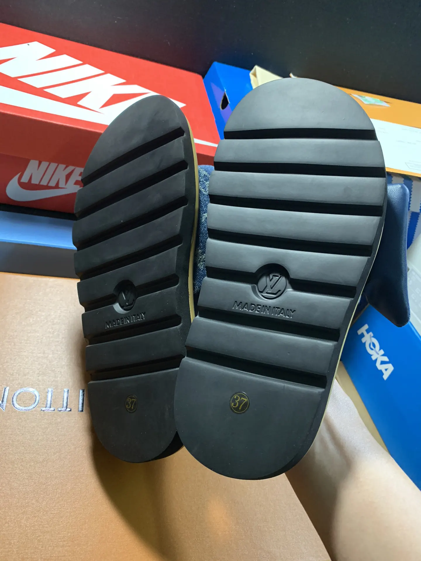 LV platform slippers, casual and versatile Image 7 LV platform slippers, casual and versatile Image 7