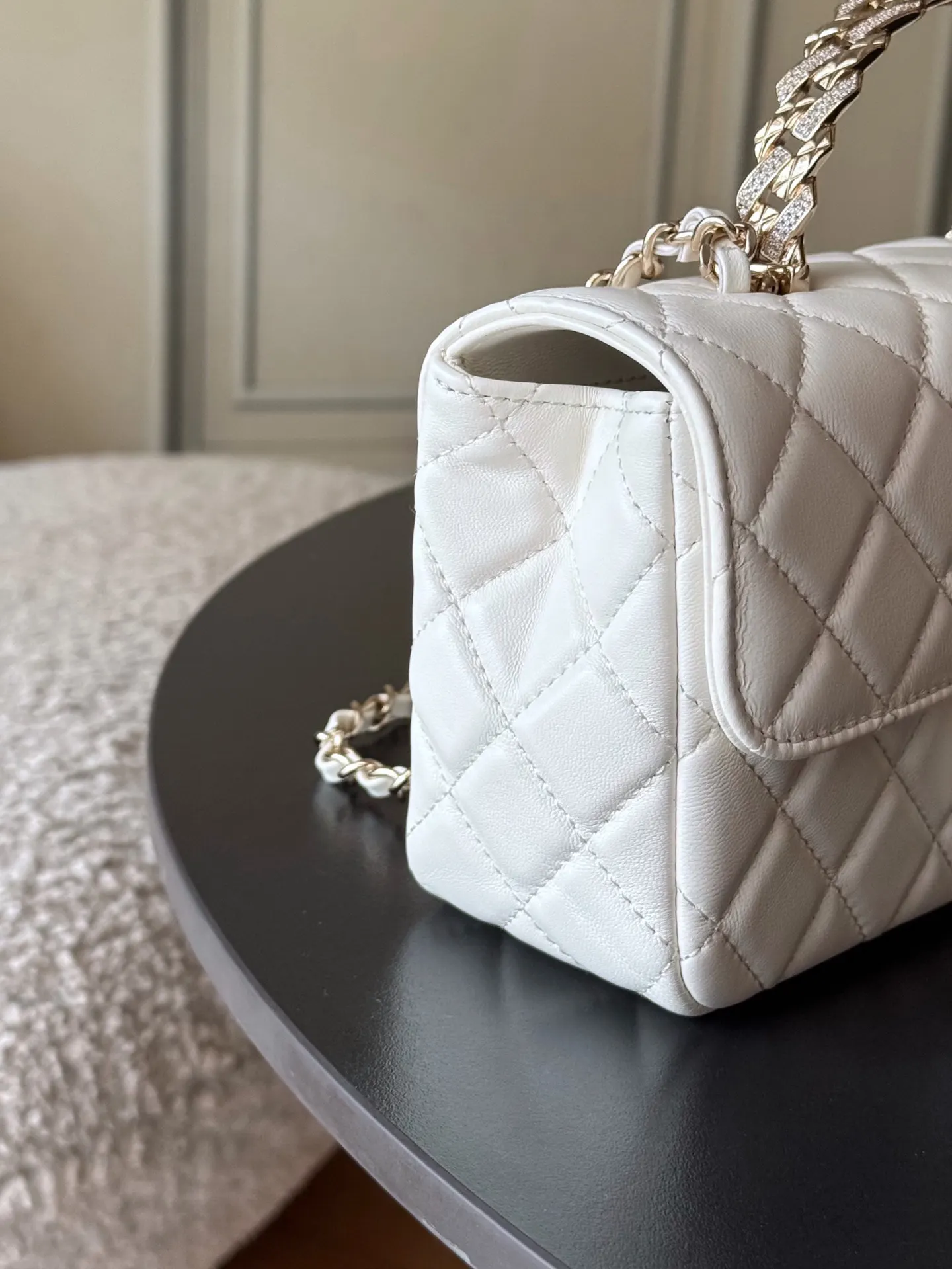 Chanel 白色羊皮菱格链条包 精致斜挎