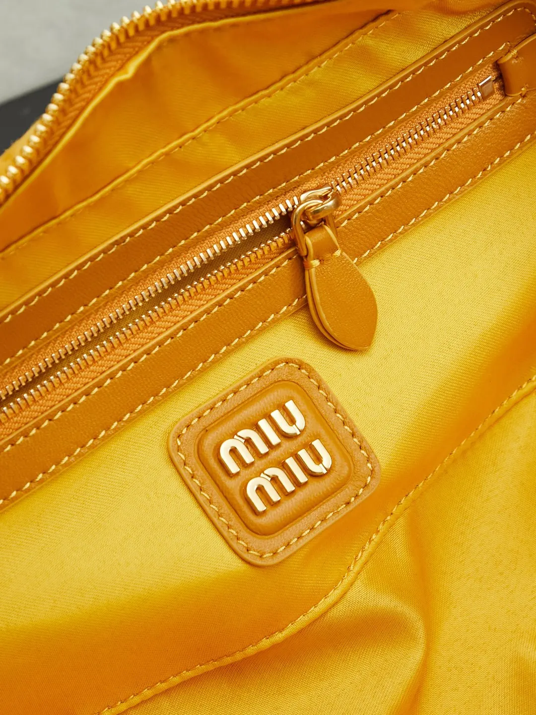 Miu 小牛皮 手提包 通勤手提款