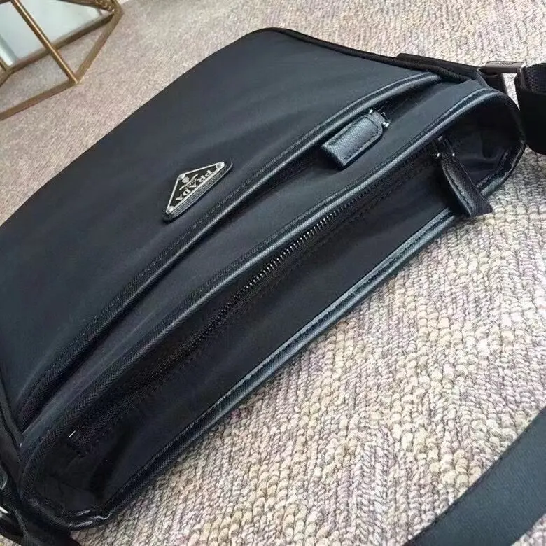 Prada 黑色 牛皮 收納包 旅行收納款