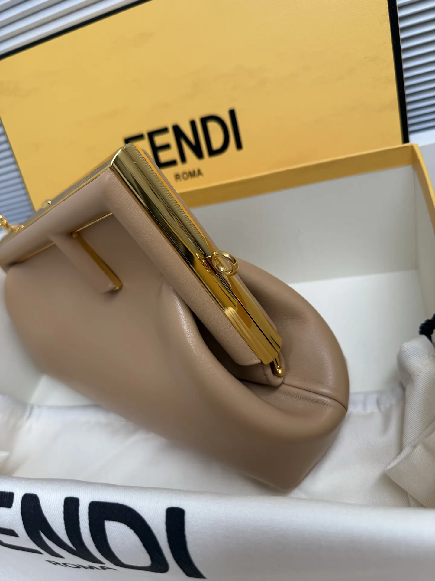 Fendi 粉色 金色 羊皮 手拿包 精致手拿款