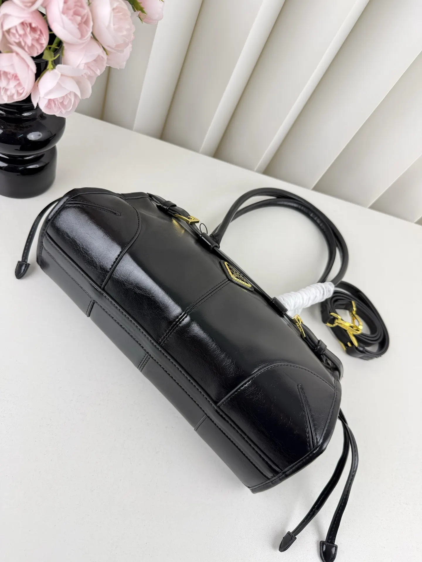 Prada 黑色 三角标 手提包