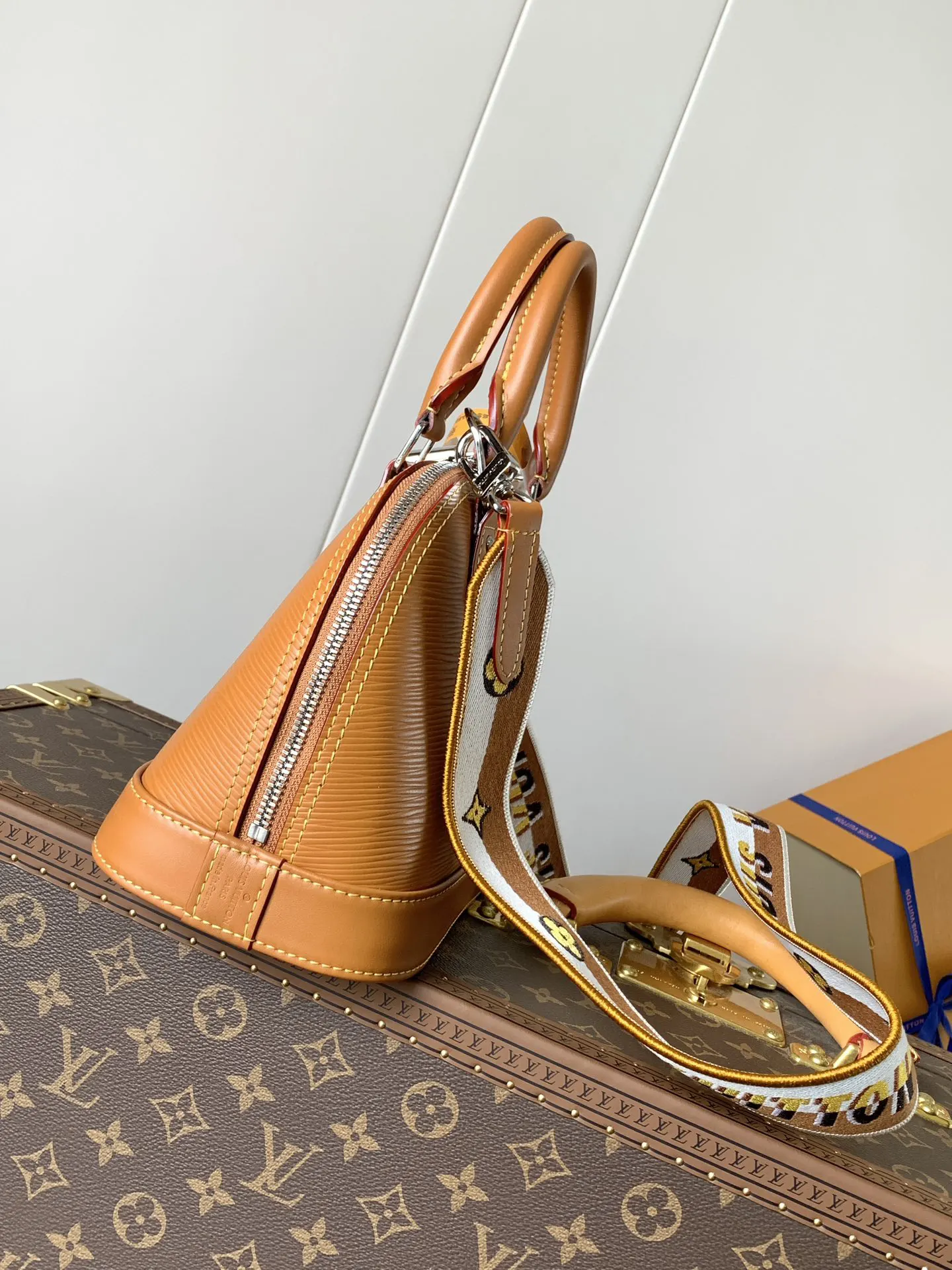 LV Alma 橙色老花貝殼包 小號款(數字11) LV Alma 橙色老花貝殼包 小號款(數字11)