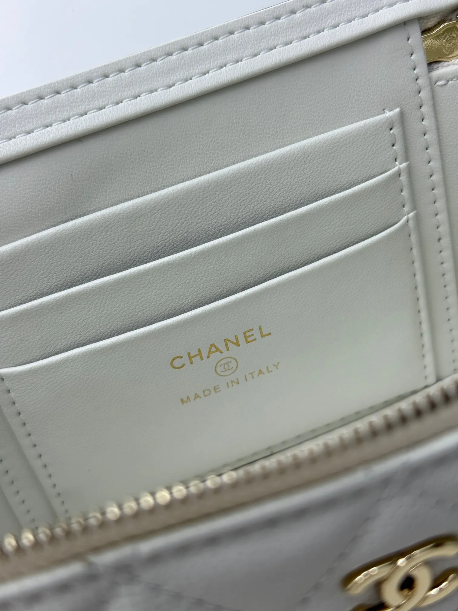 Chanel Gold Chain Bag Leather Image 9 Chanel Gold Chain Bag Leather Image 9